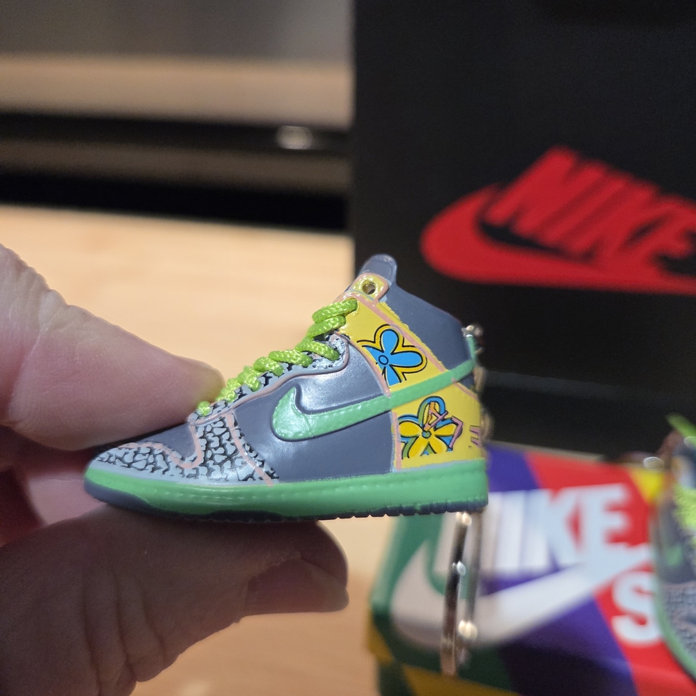 New Multicolor Sneaker Key Holder And Bag Charm - Picture 7 of 7